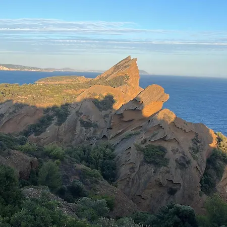 2 Dans Avec Piscine Et Parking La Ciotat