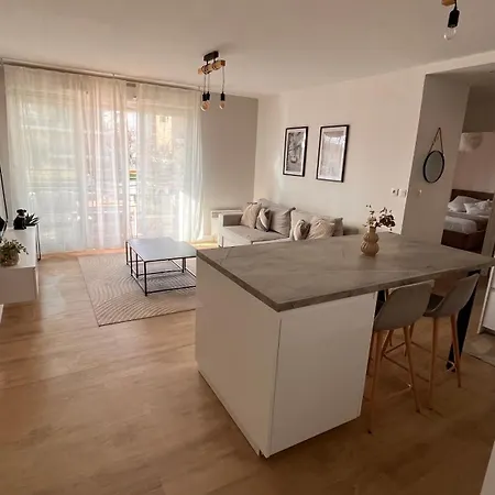 2 Dans Avec Piscine Et Parking