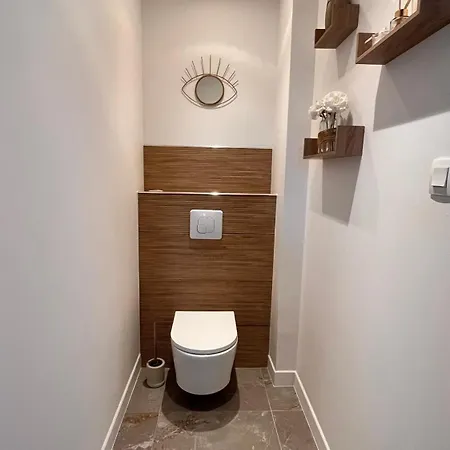 2 Dans Avec Piscine Et Parking Appartement *
